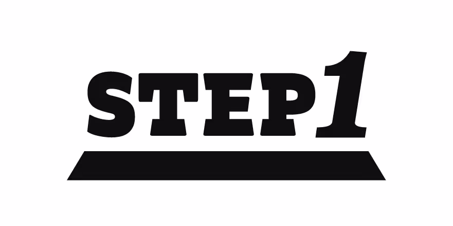 太字の黒い文字で「STEP1」と書かれており、その下に太い黒い線が引かれている。