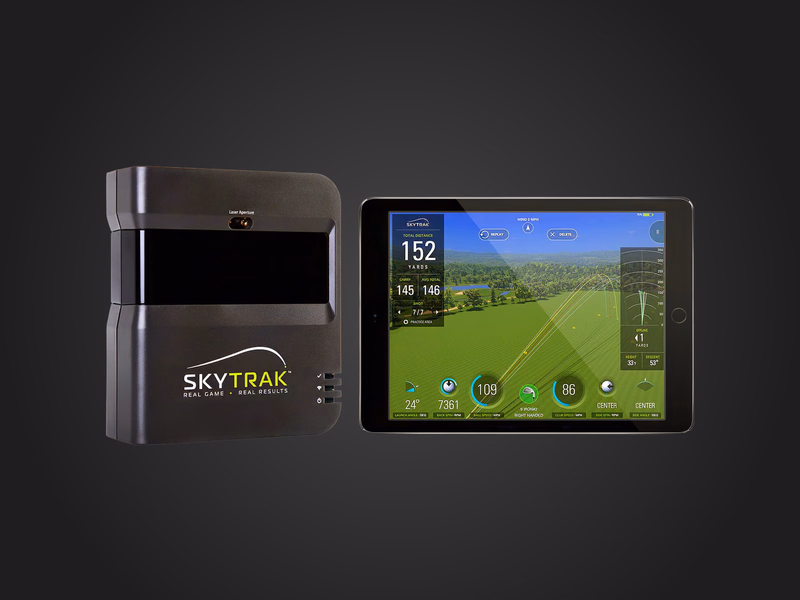 弾道測定機 SkyTrak の本体と、弾道の数値を映すタブレット。
